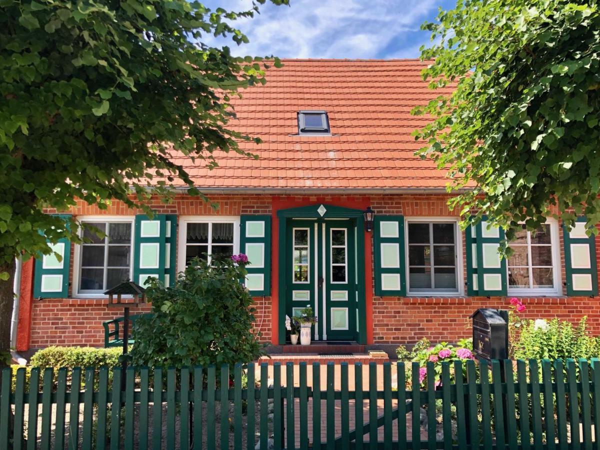 Ferienwohnung Leitzsch วุสโทรว์ ภายนอก รูปภาพ